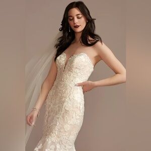 White Oleg Cassini wedding dress! Size 6